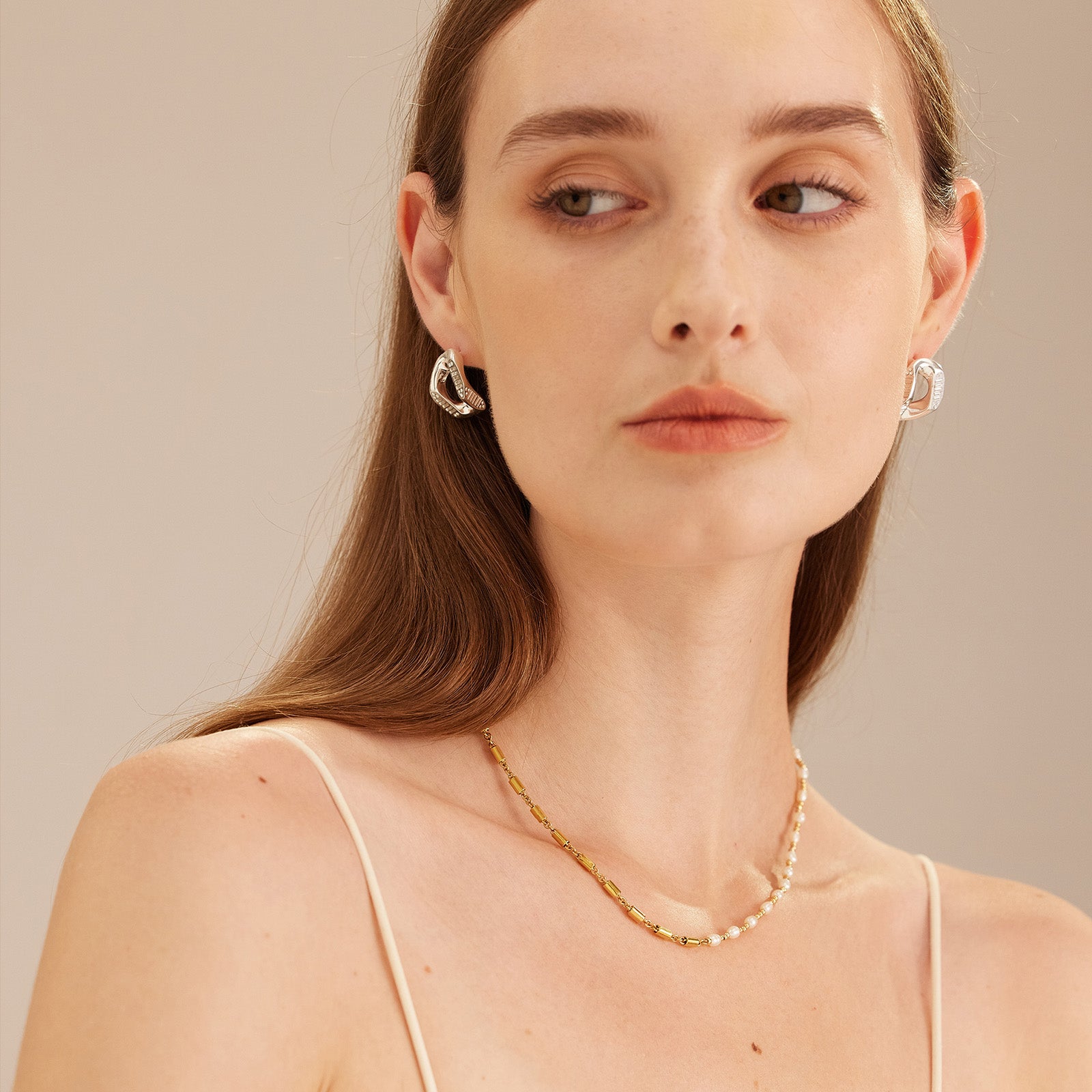 Sea Pearl Beaded Necklace, a chic seaside charm captured in a delicate arrangement of pearls and beads, creating a stylish and versatile accessory that complements your beach-inspired look