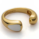Sculptural Onyx Ring in white, a refined and sophisticated choice for a polished and chic appearance