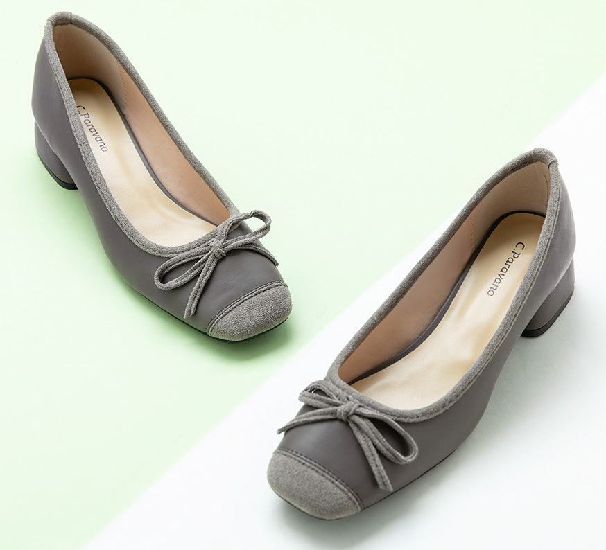 Stylish Grey High Heels with Bowknot Accents"