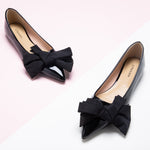 Chic Black Bow-Embellished Flats: Modern Elegance