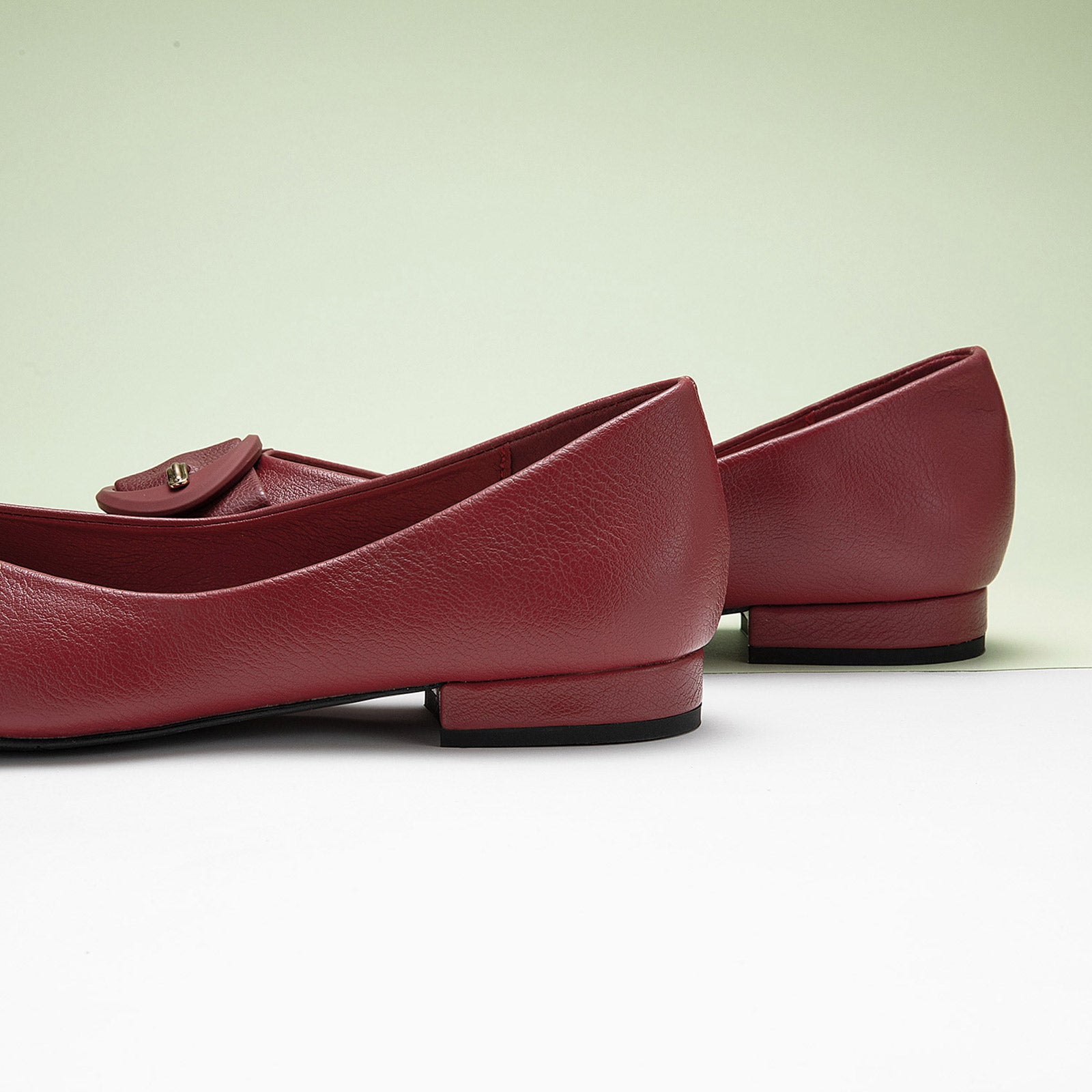 Red Point Toe Flats with grain leather, adding a touch of modernity to your ensemble in a striking color