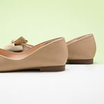 Elegant square-toe flats in a chic beige hue, adorned with a stylish bowknot, made from soft leather for a sophisticated and understated appeal.
