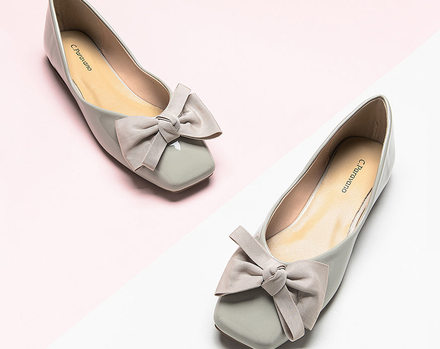 Chic grass-colored bowknot square flats for a natural and trendy look
