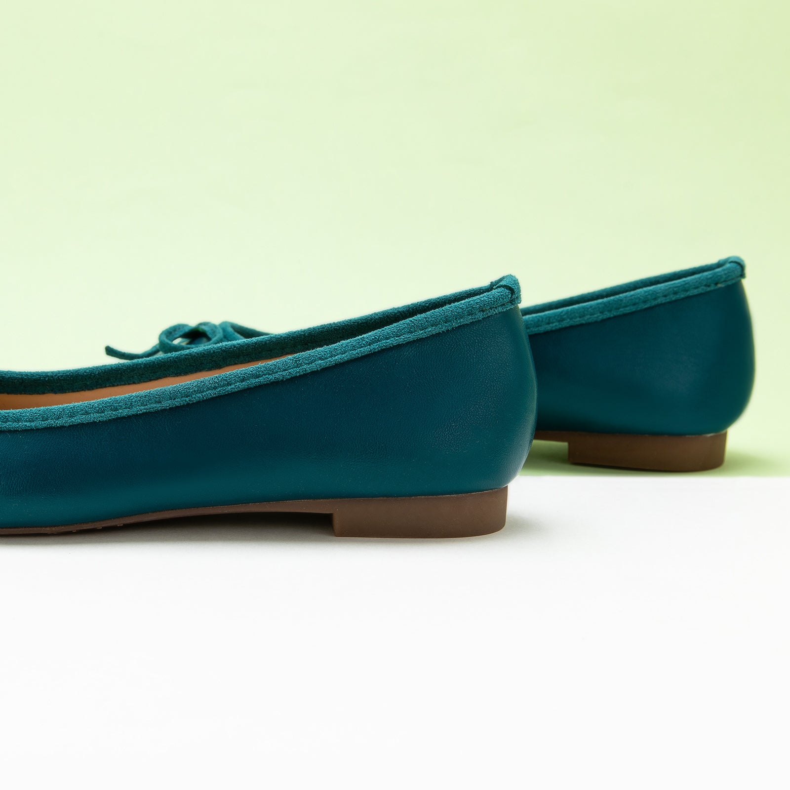 Blue Toe Bowknot Ballet Flats in Suede, perfect for a confident and fashionable look in any urban setting