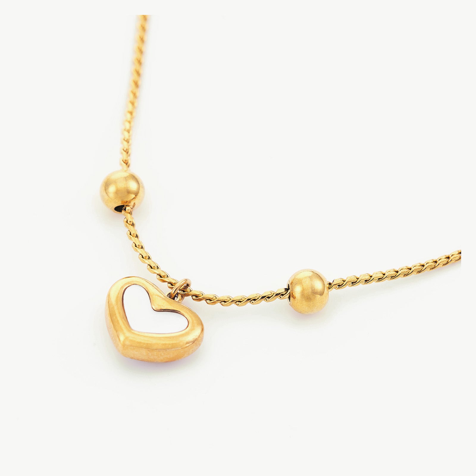 Gold Shell Drop Bracelet, inspired by ocean whispers, this bracelet features dangling gold shells that capture the essence of seaside serenity, adding a touch of tranquility and style to your jewelry collection