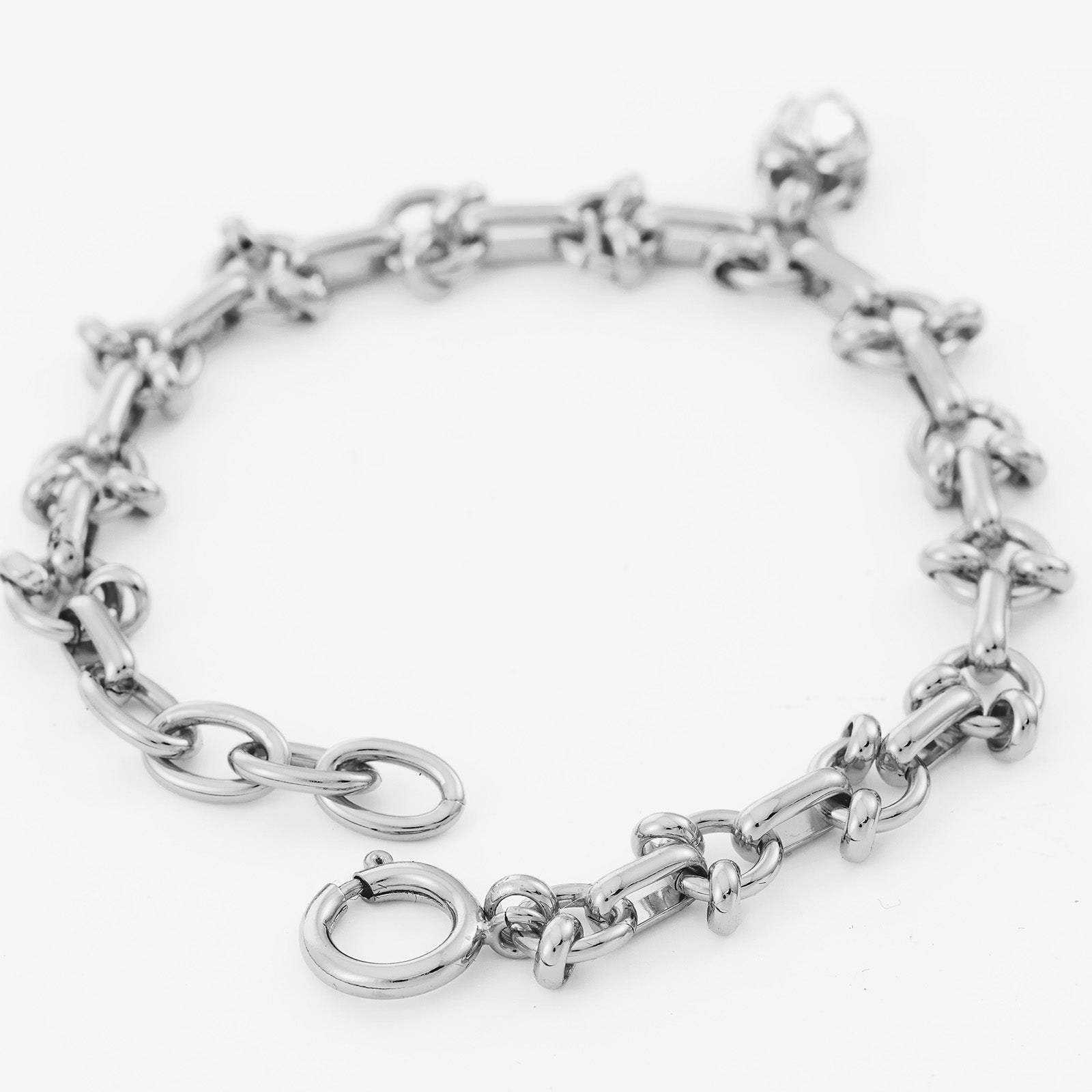 Diamond Heart Chain Bracelet in White Gold, an elegant embrace of love and luxury, this bracelet features linked hearts adorned with diamonds, set in a luminous white gold chain, making it a meaningful and stylish addition to your jewelry collection