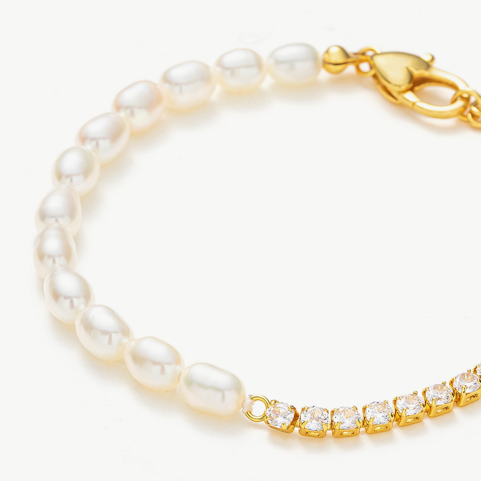 Pearl Crystal Chain Bracelet featuring a golden chain embellished with pearls and crystals, this bracelet radiates with the luminous glow of pearls and the sparkling brilliance of crystals, adding a touch of radiant beauty to your wrist.