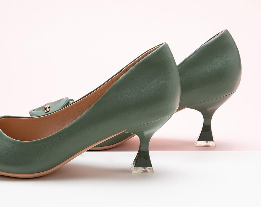 Chic-Green-Leather-Pumps-Signature-C-Brand