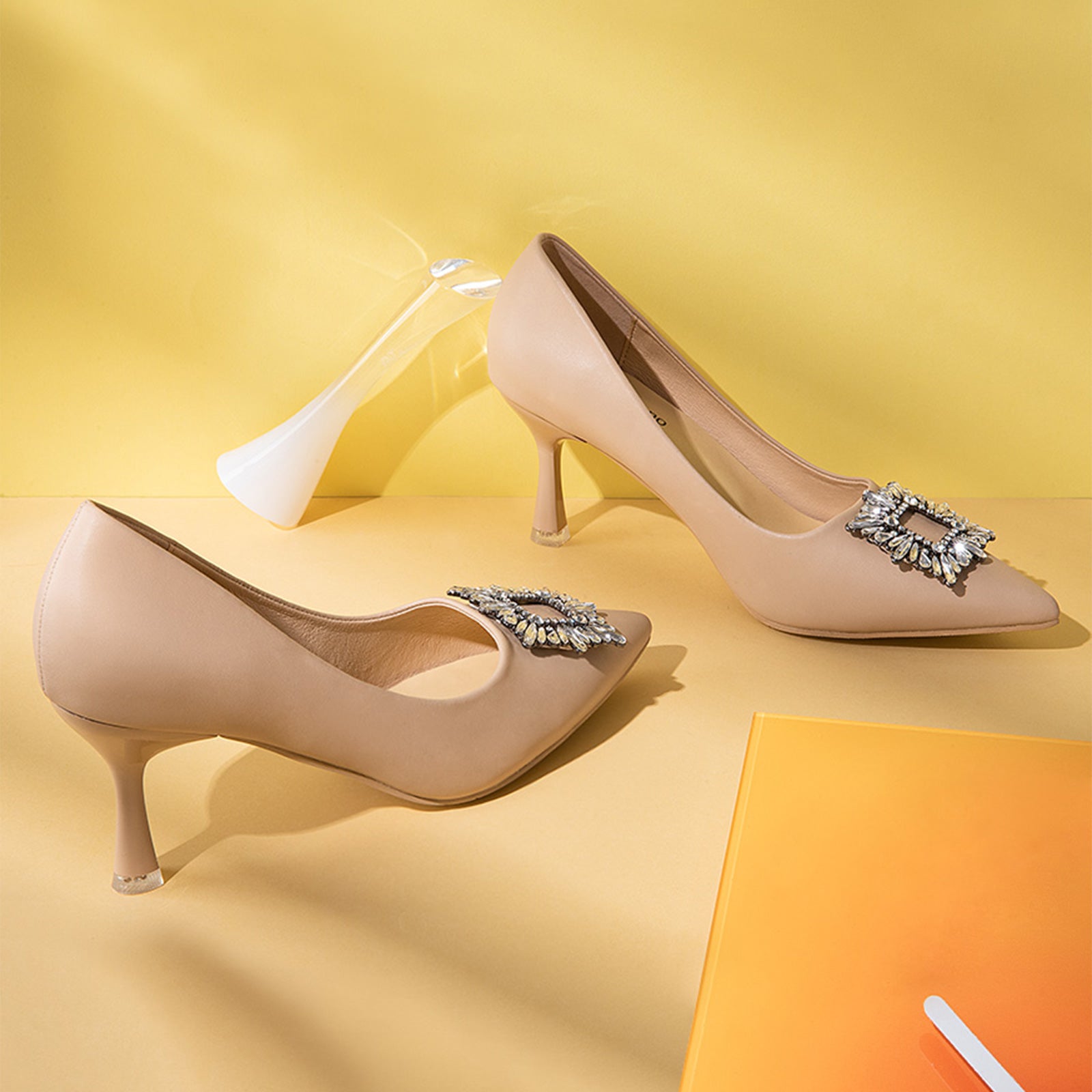 Embrace versatile and stylish flair with these beige leather pumps, featuring a dazzling crystal buckle detail for a polished and fashionable look