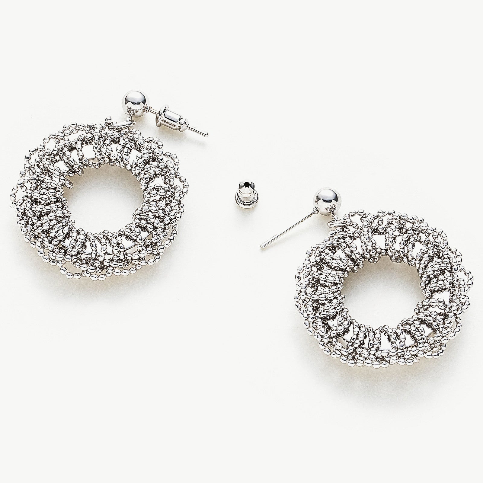 Flower Entwine Earrings, radiating with the radiant allure of blooming flowers, these earrings add a touch of sophistication and glamour to your overall look.