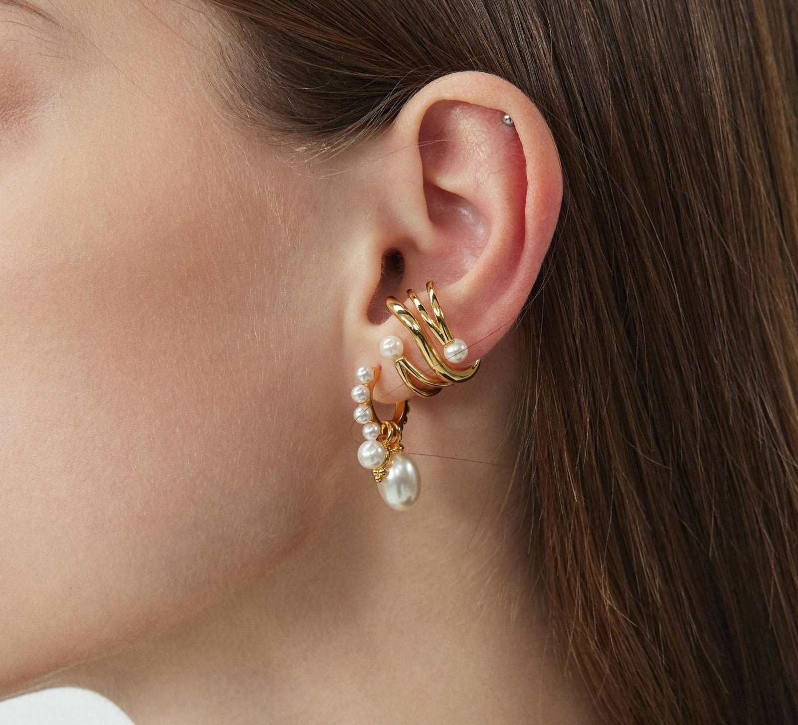 Gold Ear Cuff adorned with a pearl, a statement accessory that exudes sophistication and glamour