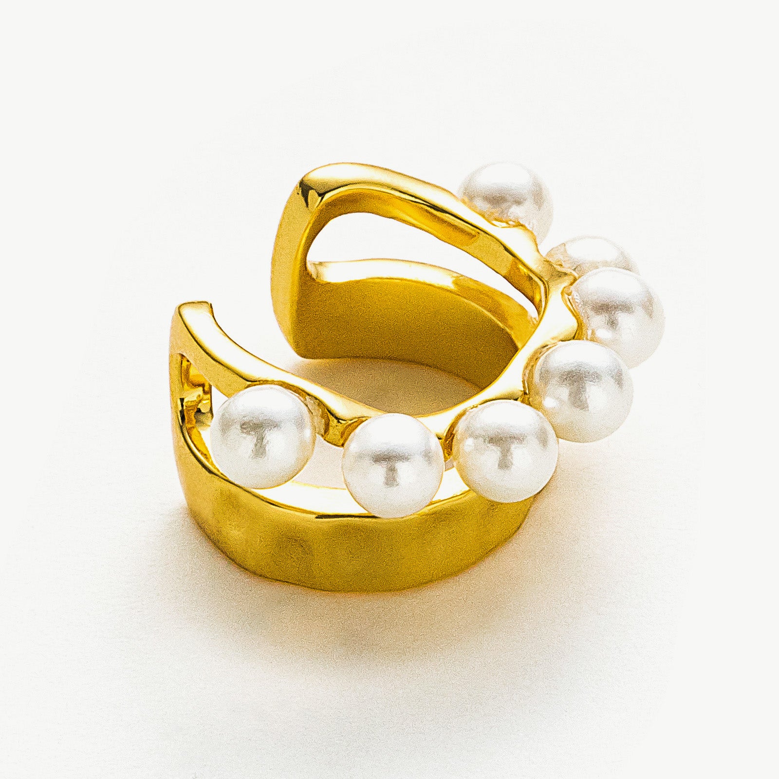  Gold Ear Cuff adorned with a pearl, a statement accessory that exudes sophistication and glamour
