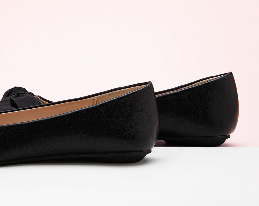Elegant-black-leather-point-toe-flats-a-stylish-and-polished-choice