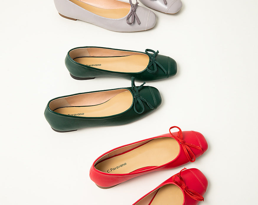   Elegant-dark-green-bowknot-ballet-flats-featuring-a-suede-toe_-adding-a-touch-of-sophistication