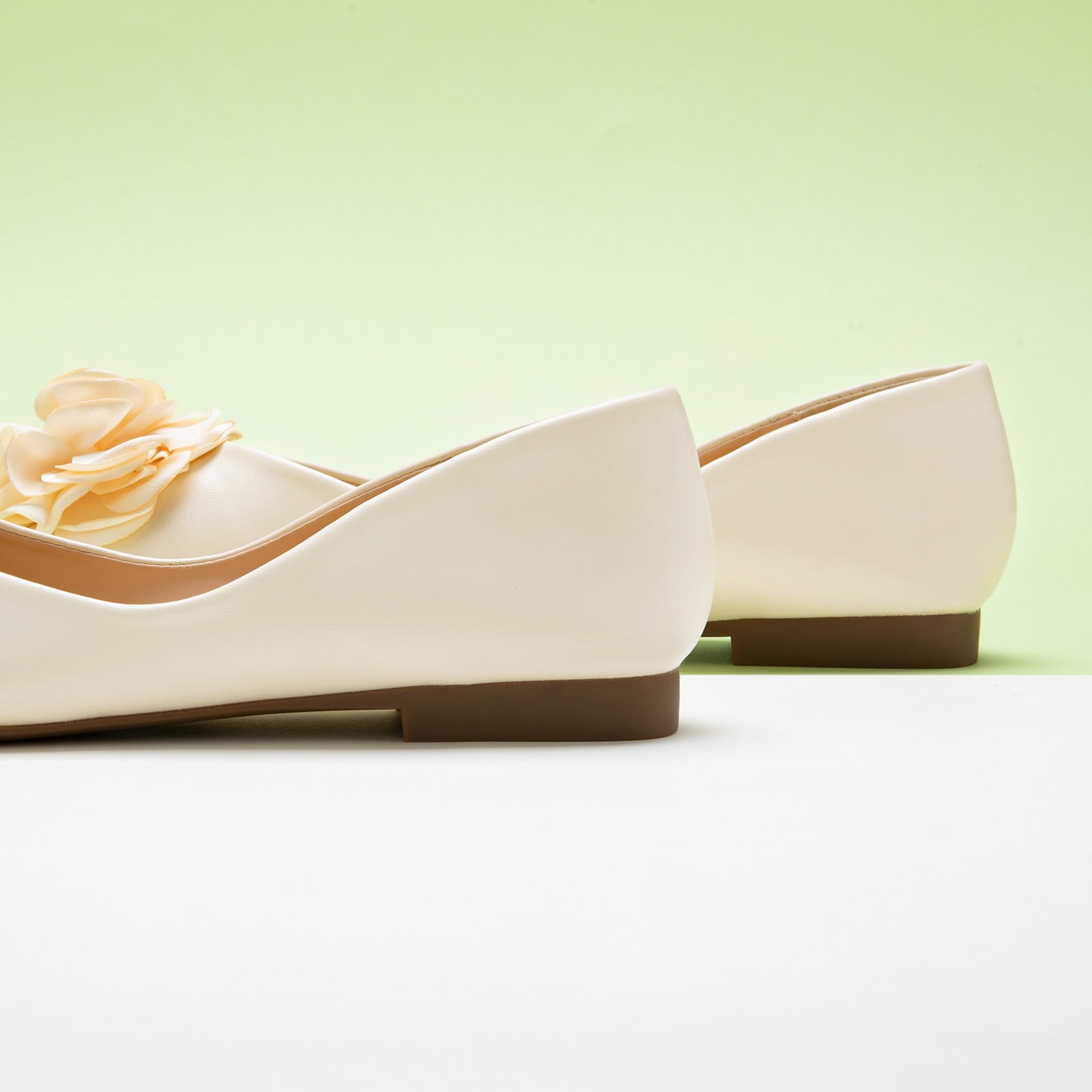 Clean and Crisp: White-themed Flower Decor Ballerina, a versatile choice for any decor style
