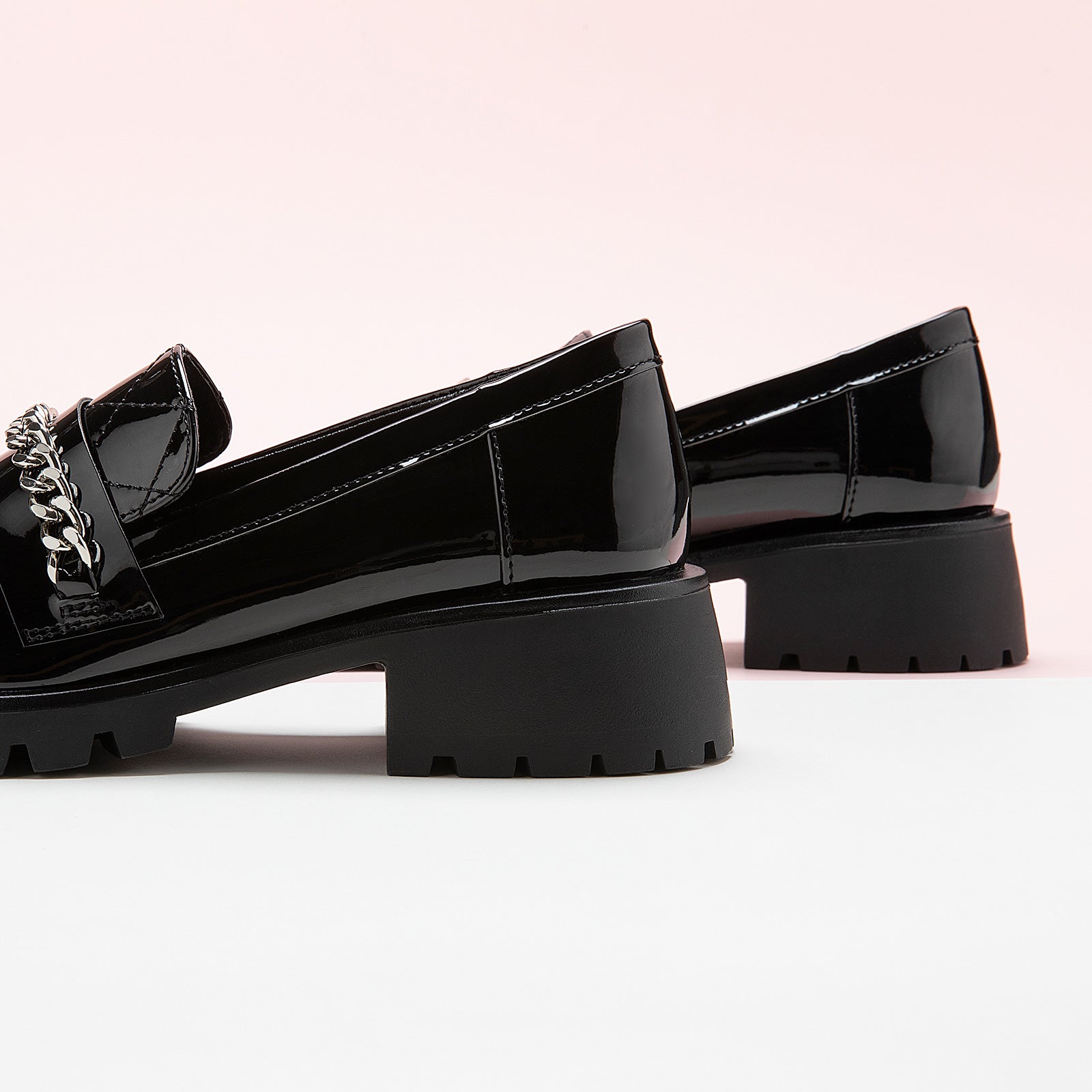 Black Metal Chain Platform Loafers, perfect for a confident and fashionable look in any urban setting