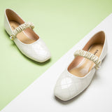 Mary Jane shoes in White with crossed stripes, featuring classic details for a polished and sophisticated style