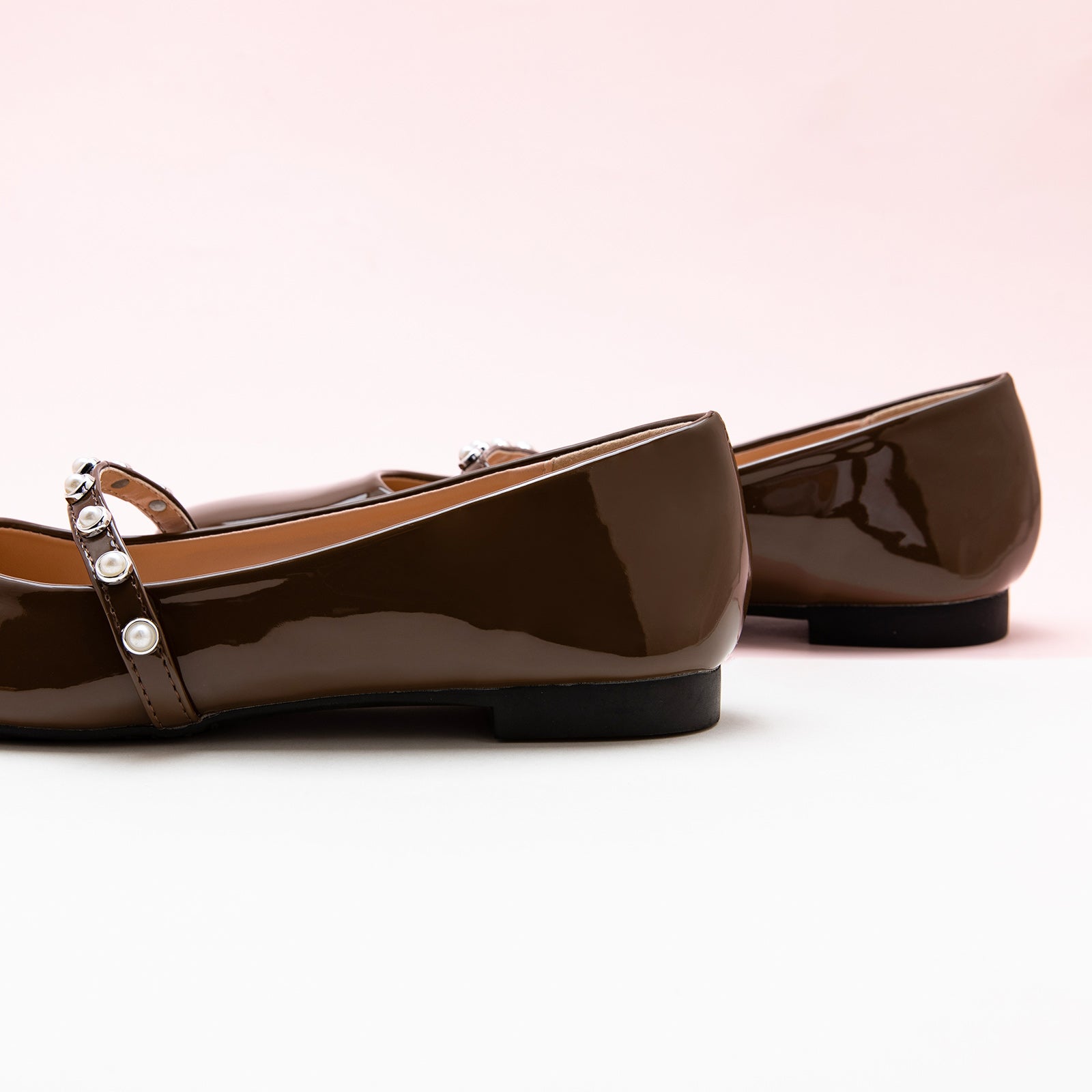 Earthy Chocolate Charm: MARY JANE E Single Stripe with Pearl in Chocolate, providing a cozy and sophisticated touch to your ensemble