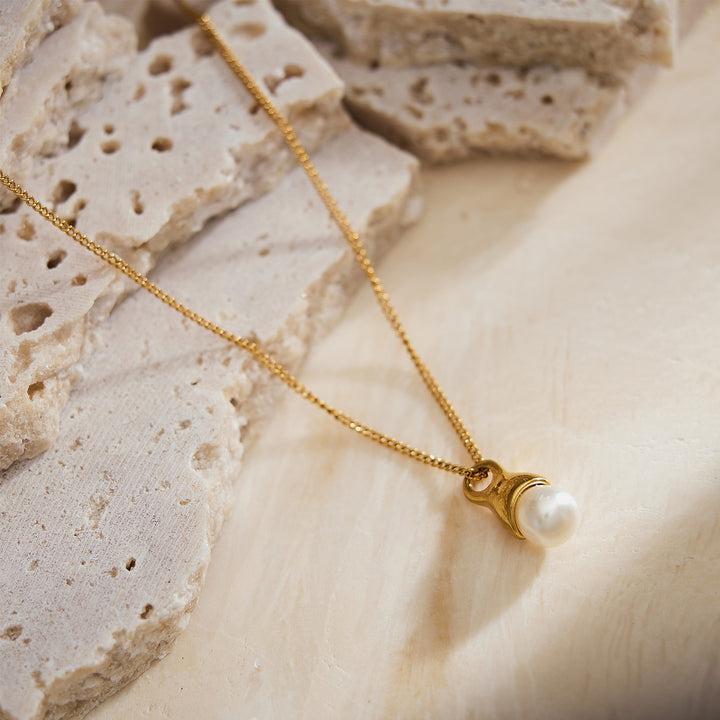 Pearl Drop Pendant Necklace in Gold, radiating eternal gold radiance, this necklace features a captivating pearl drop pendant suspended from a delicate gold chain, expressing enduring style and grace