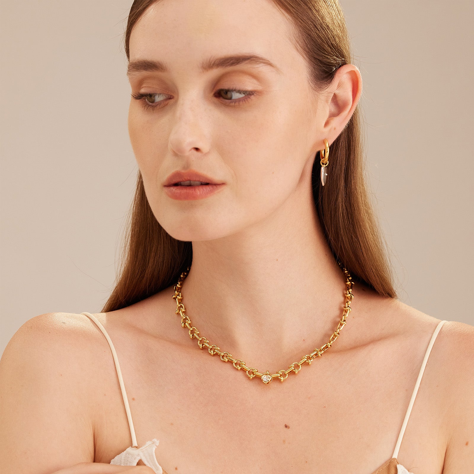 Gold Heart Diamond Chain Necklace, a luxurious expression of affection, this necklace combines the warmth of gold with the everlasting sparkle of diamonds, creating a romantic and refined accessory for special moments.