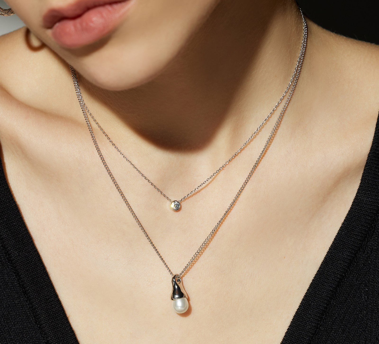 Pearl Drop Pendant Necklace with Platinum, a radiant platinum charm captured in a pearl drop pendant, creating a stylish and timeless accessory to elevate your ensemble.