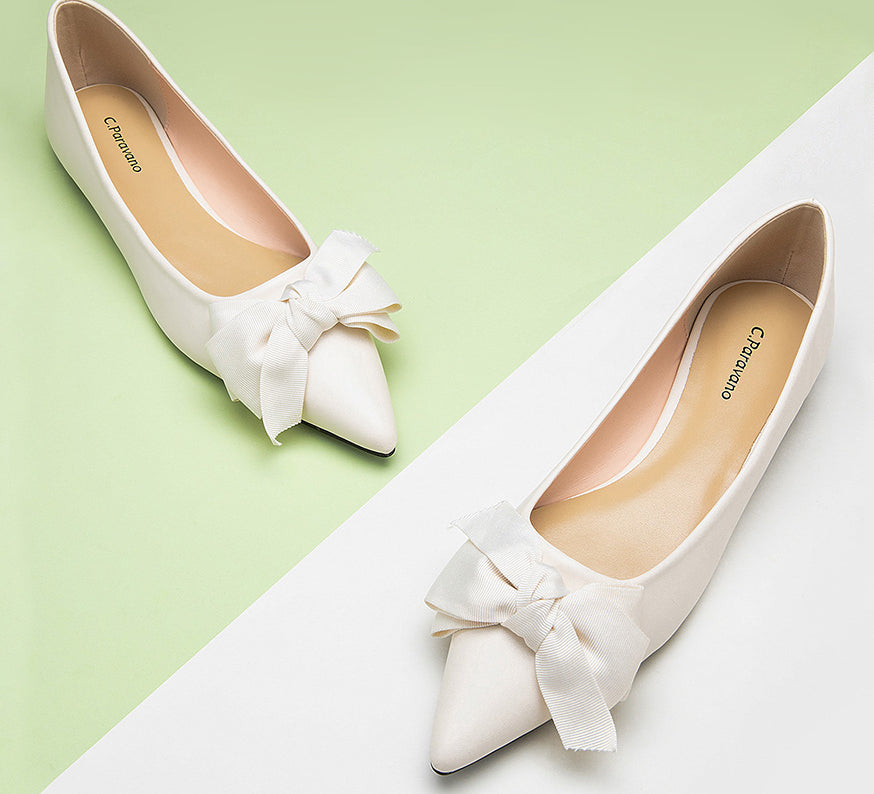    Sleek-white-flats-with-a-glossy-leather-finish-and-pointy-toe-side-view