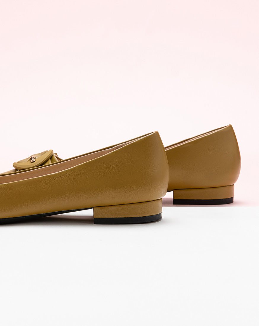 Women_s-Straw-C-buckle-flats