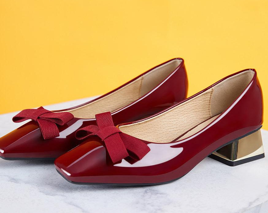 Elegant Red Pumps in Glossy Patent Leather
