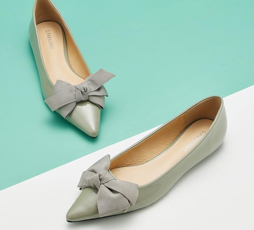 Elegant green Point Toe Flats in glossy patent leather, a fresh and fashionable choice