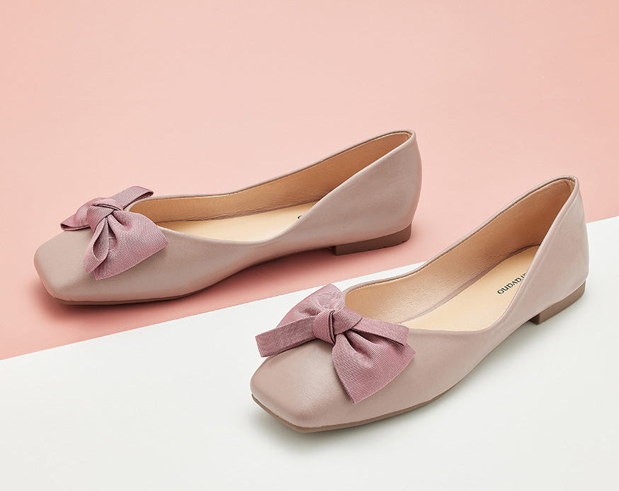 Elegant light pink bowknot square flats for a fashionable and relaxed look