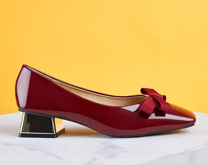 Chic Red Mid-Heel Shoes with a Luxurious Patent Finish