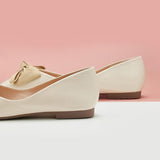 White bowknot flats - a statement-making addition to your footwear collection