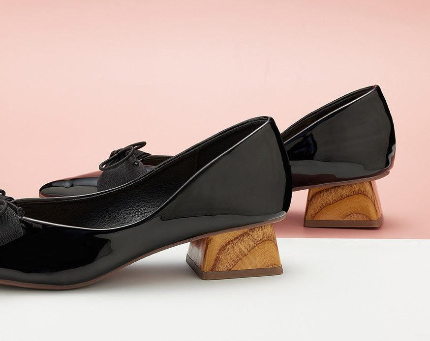 Classic Black Middle Heel Pump Shoes - Versatile and Stylish"
