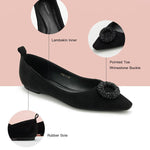Suede flats in black with a fashionable pointed toe